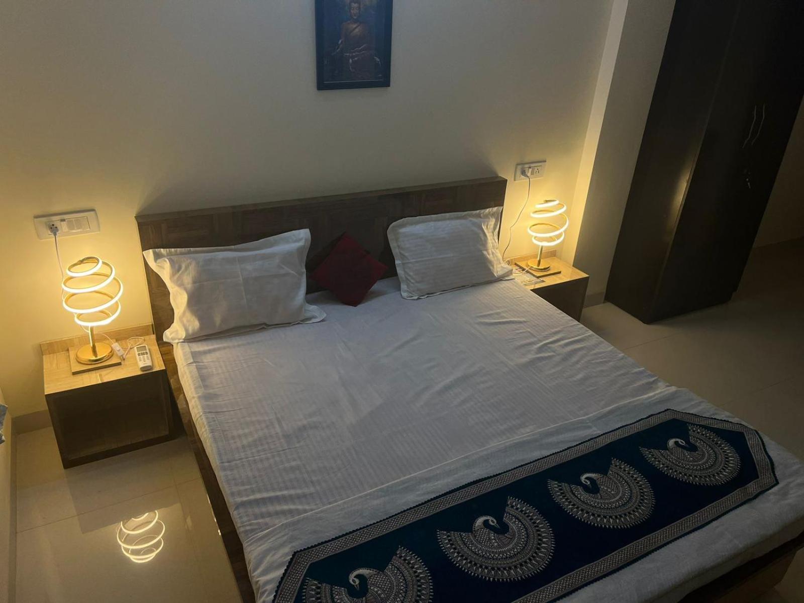 Hotel Shivashray Luxury Stays & Inn Удджайн Номер фото